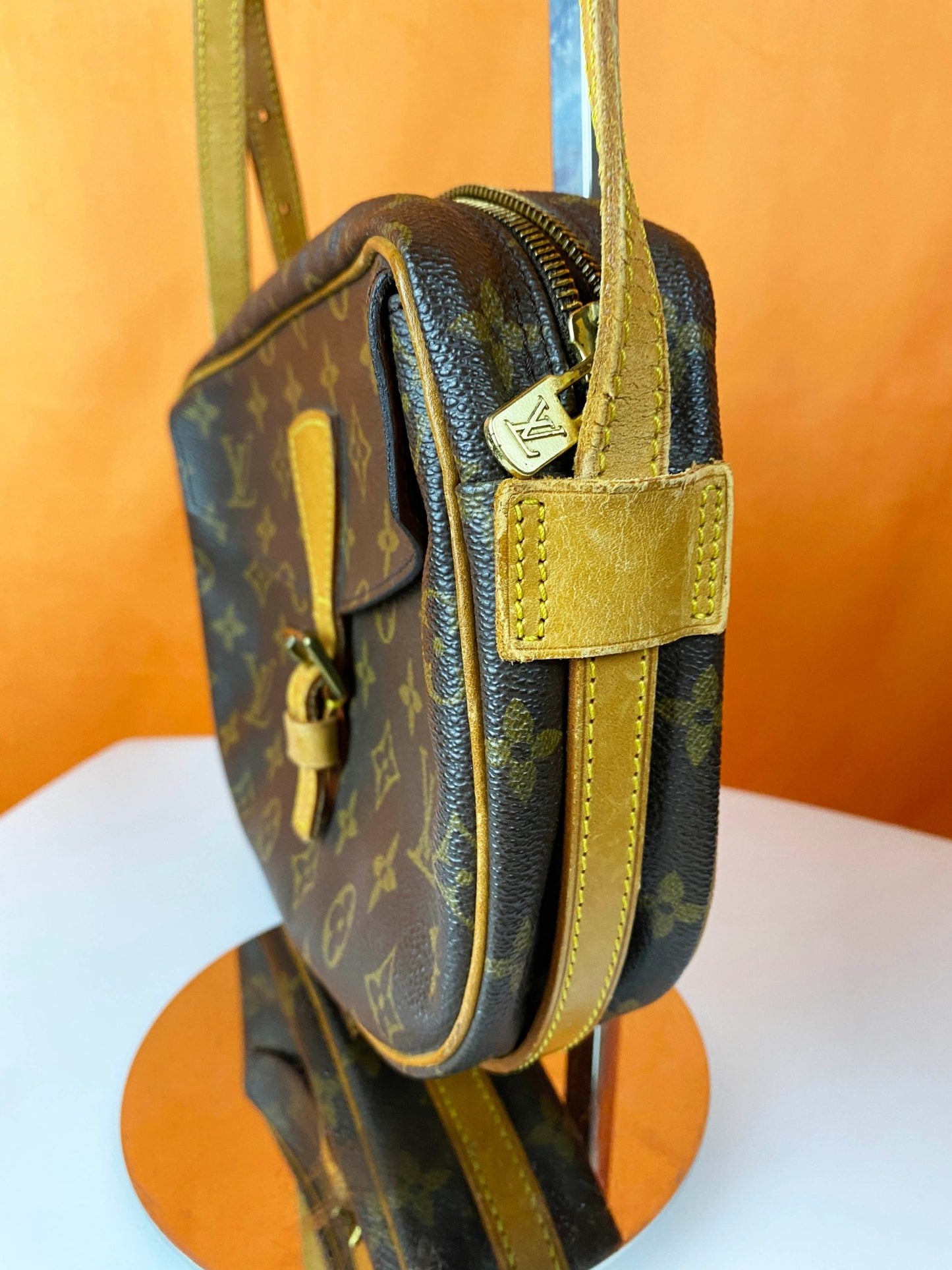 Sac à bandoulière "Jeune fille" Louis Vuitton - Trésor