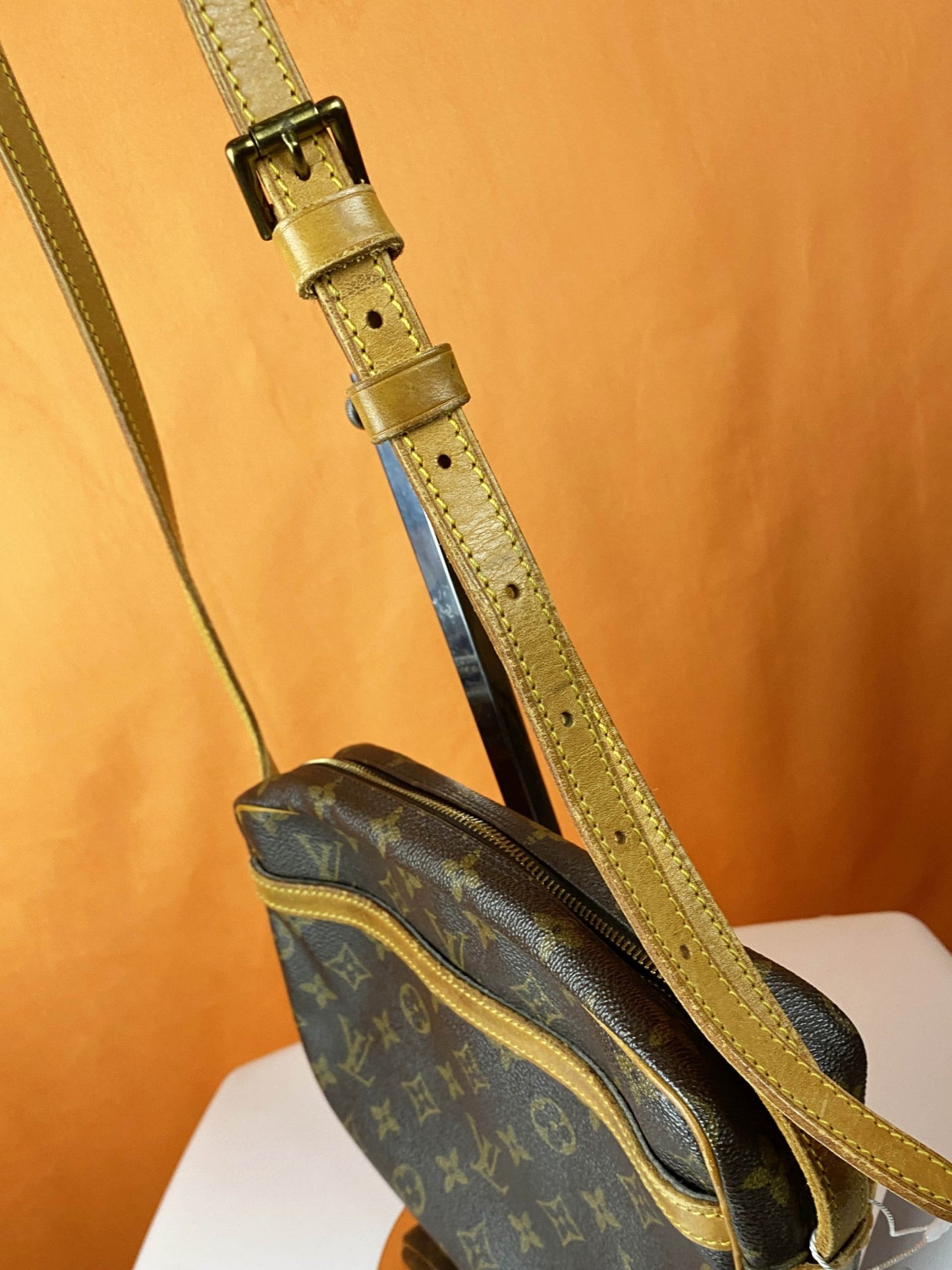 Sac à bandoulière "Jeune fille" Louis Vuitton - Trésor
