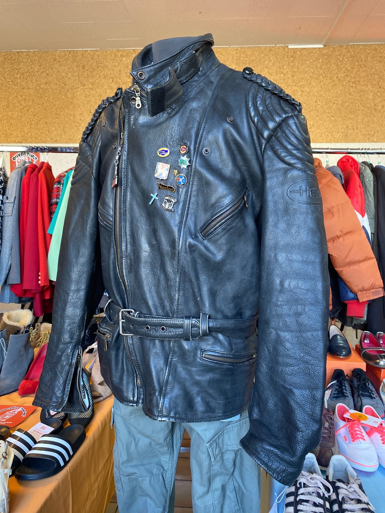 Blouson cuir à Pins vintage homme 56 - L - Trésor