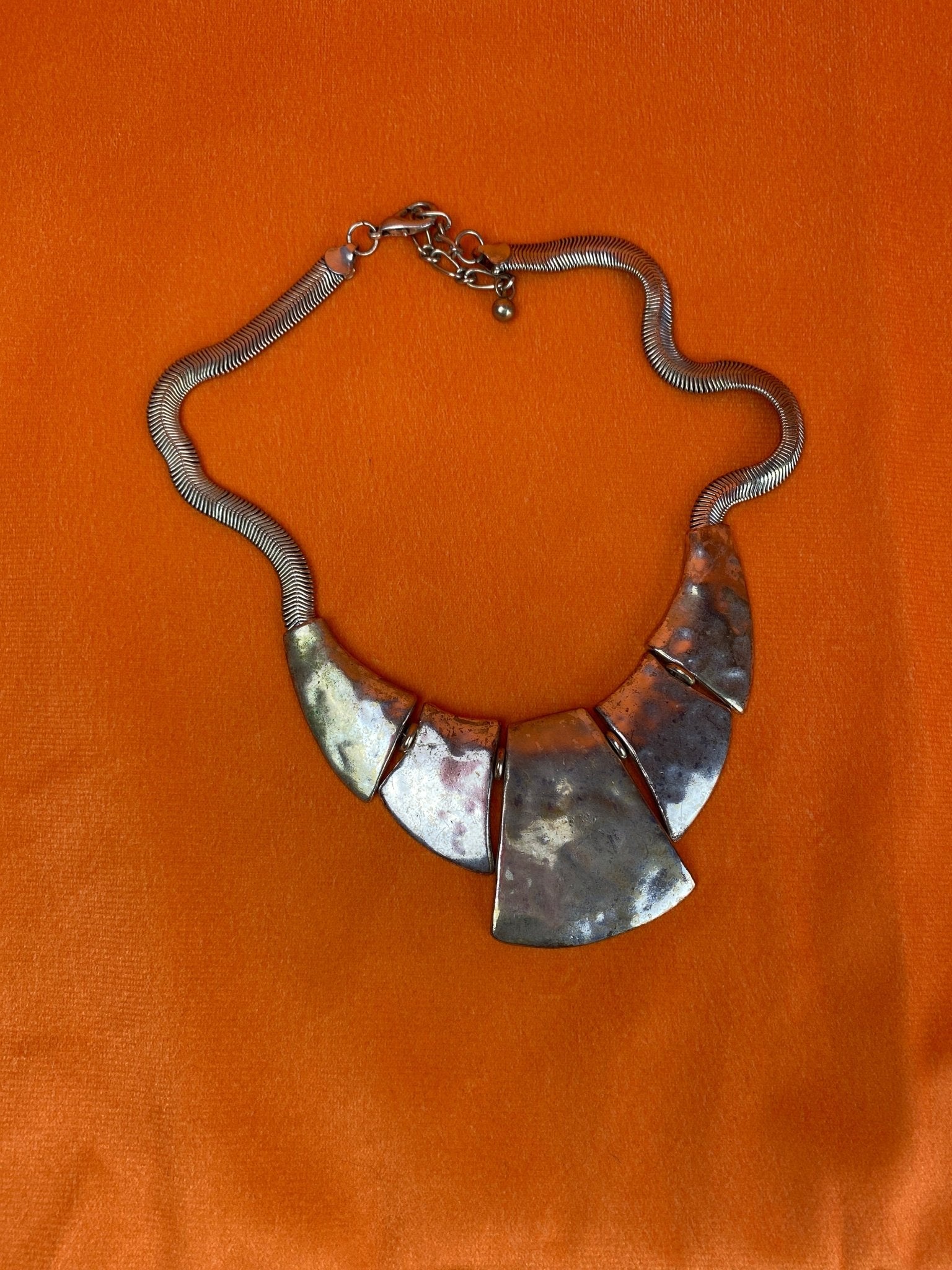 Collier mi - long fantaisie couleur argent effet vieilli femme - Trésor