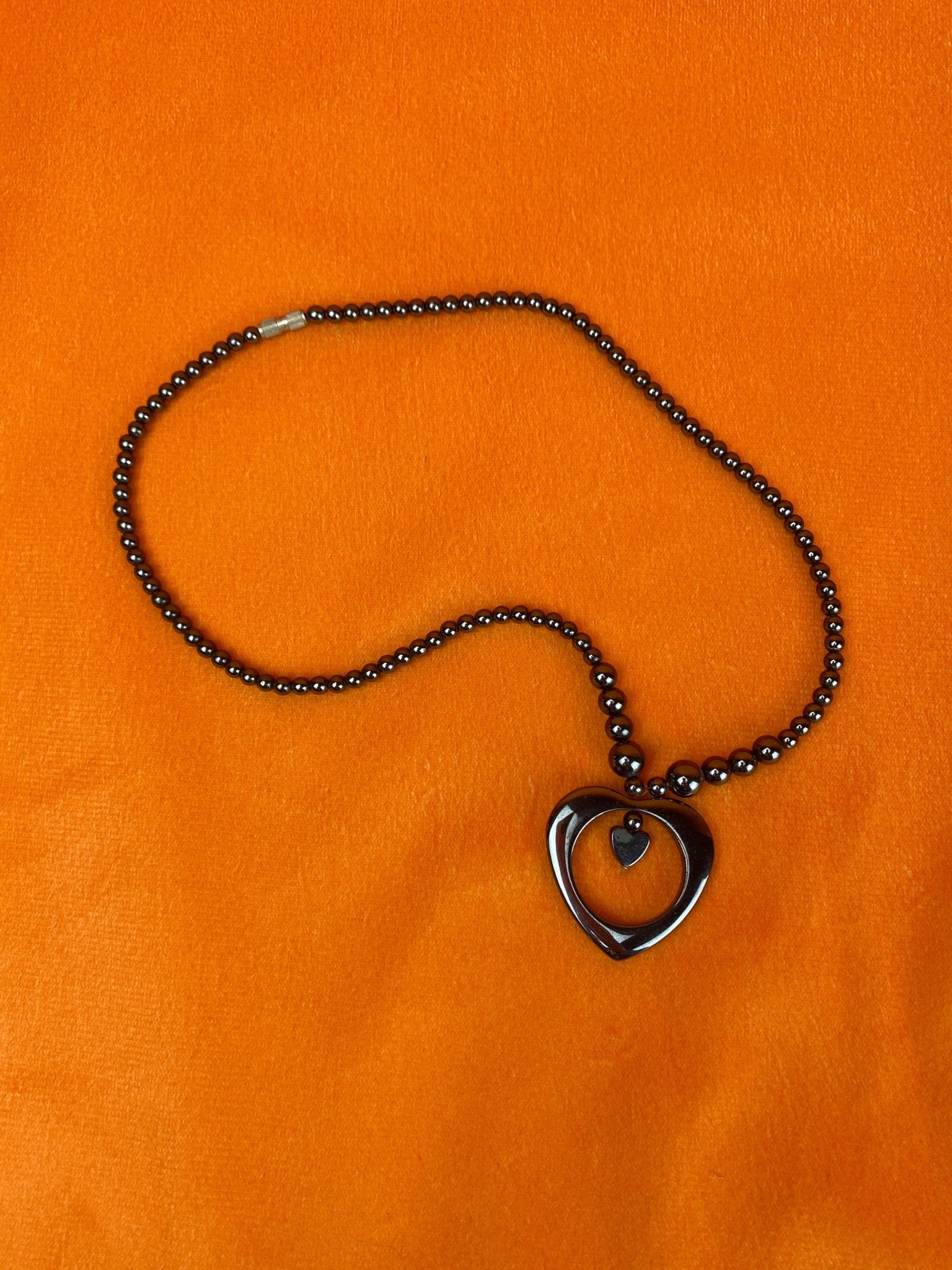 Collier mi - long pierres noires cœur femme - Trésor