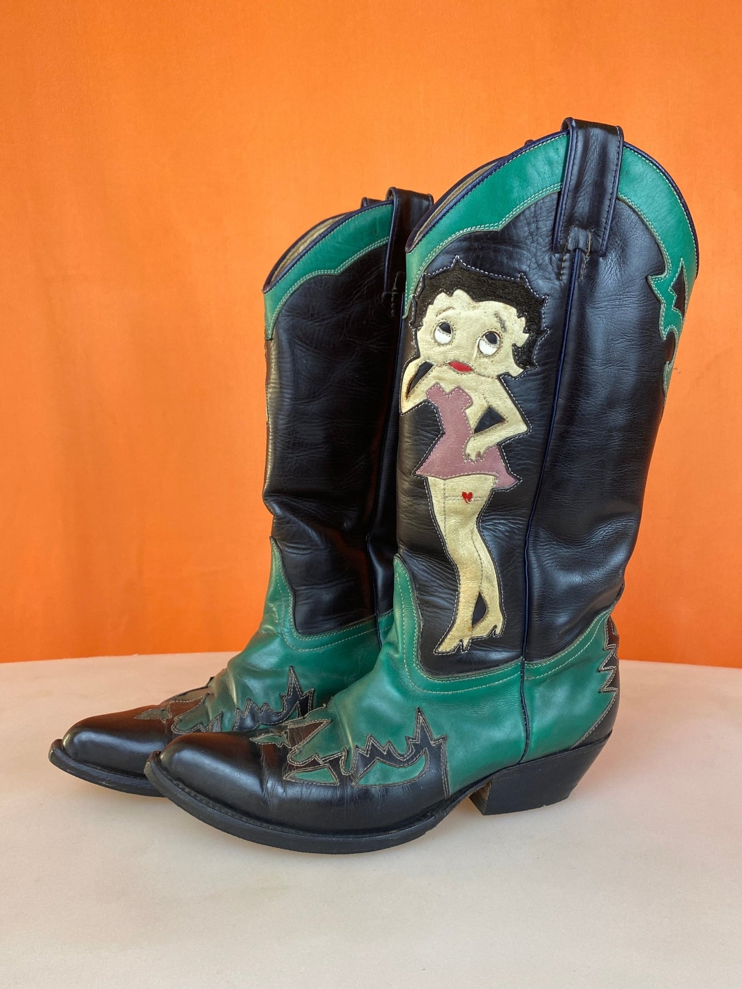 Magnifiques bottes santiags vintage faites main Betty Boop cuir vert et noir 37,5 - Trésor