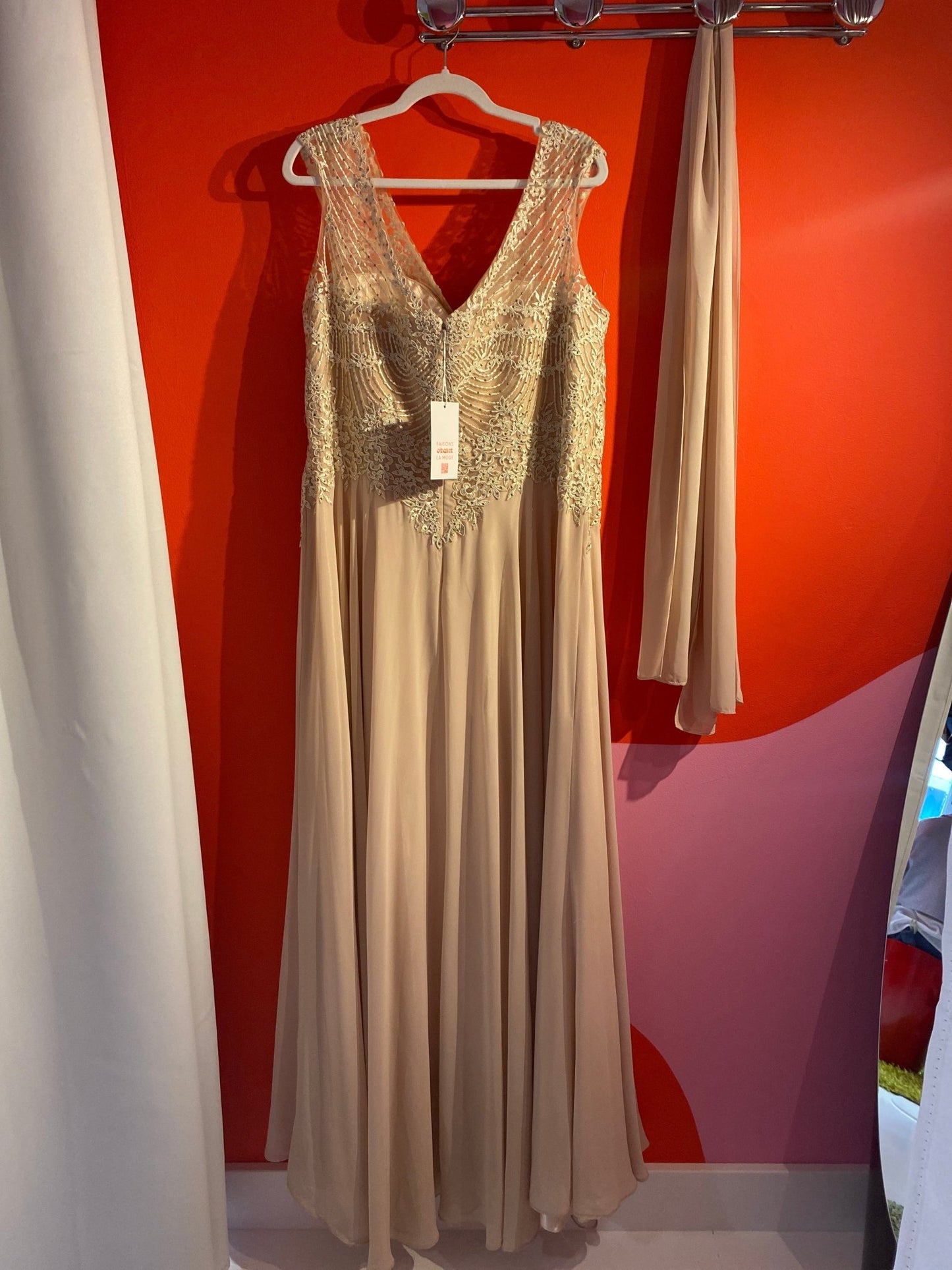Robe de cérémonie avec strass beige - rosée "Fashion NY" XXL - 3XL - Trésor